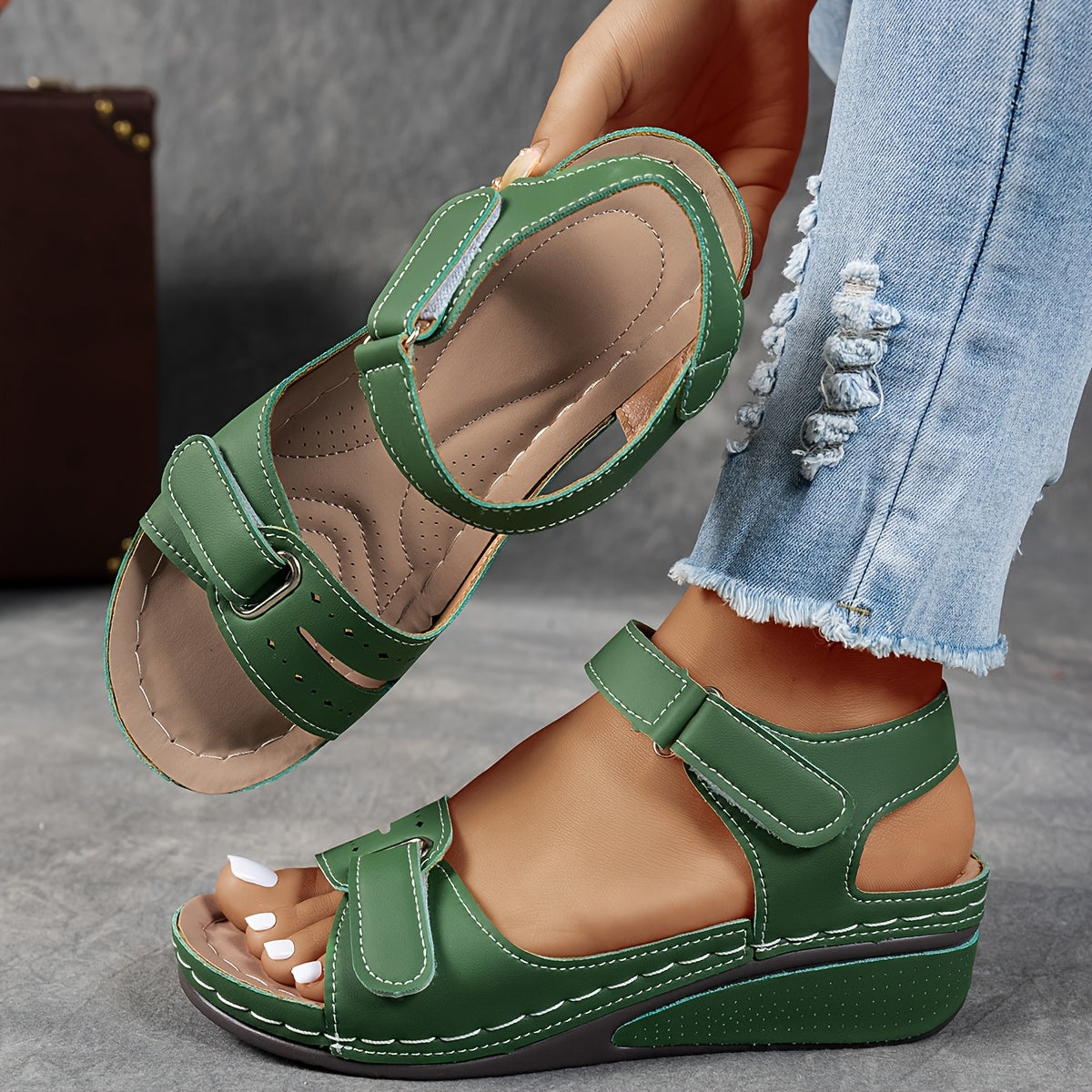 Venusa | Modische Keilsandalen aus Leder mit Halt