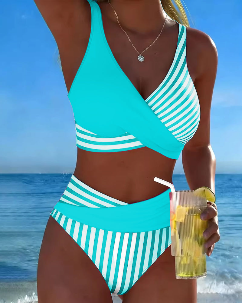Marrie | Zweifarbiger Bikini mit maritimem Streifendesign