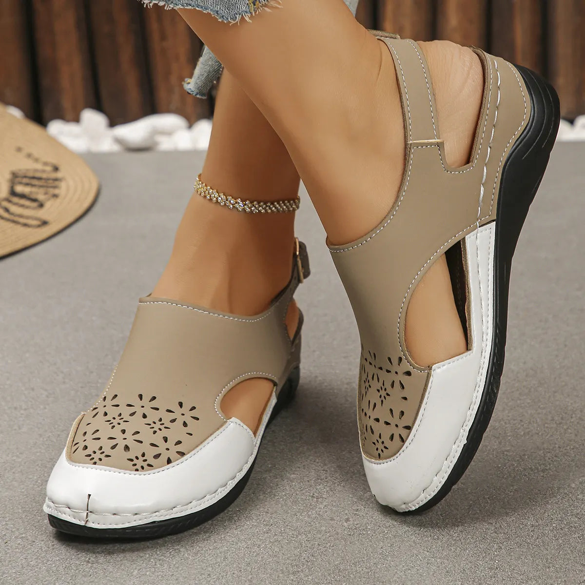 Ayiella | Weiche Keilsandalen mit verstellbarem Riemen