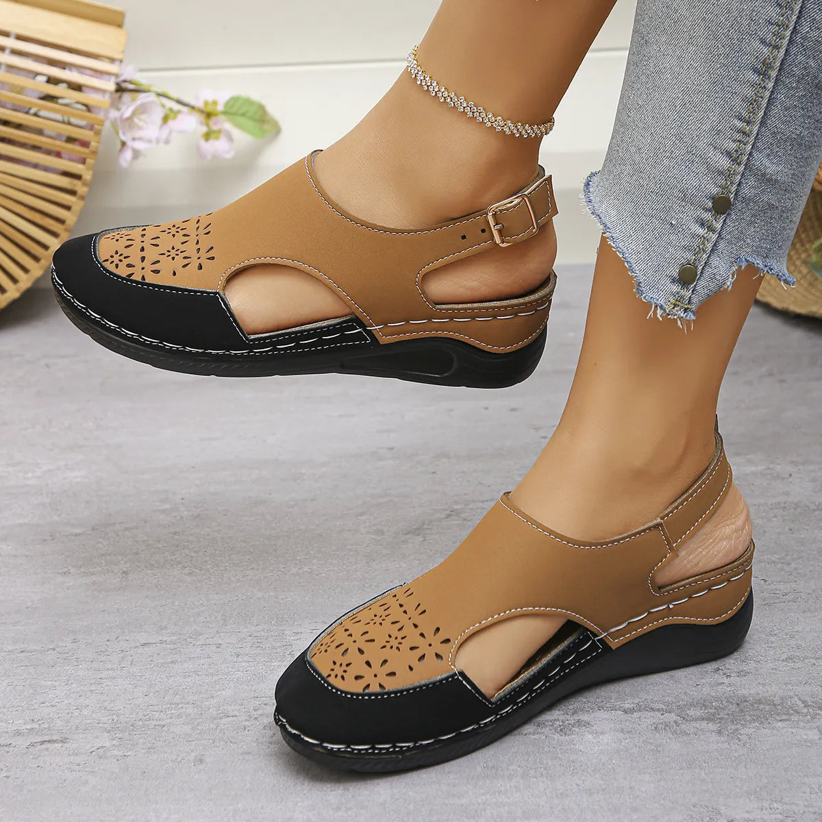 Ayiella | Weiche Keilsandalen mit verstellbarem Riemen