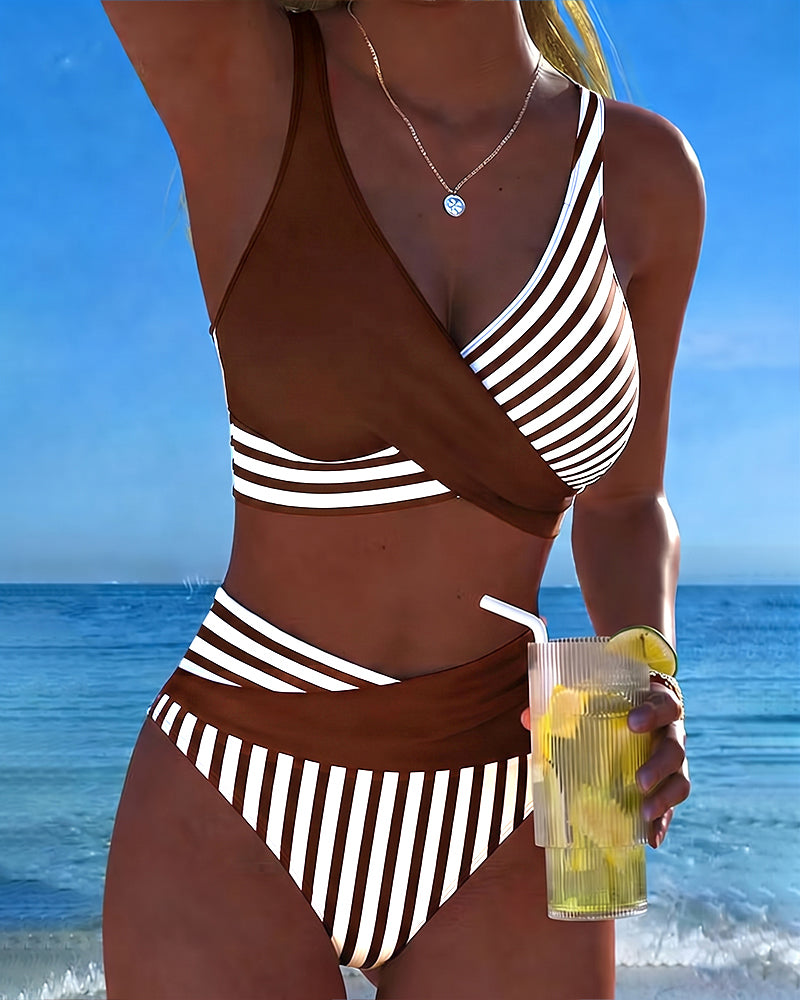 Marrie | Zweifarbiger Bikini mit maritimem Streifendesign