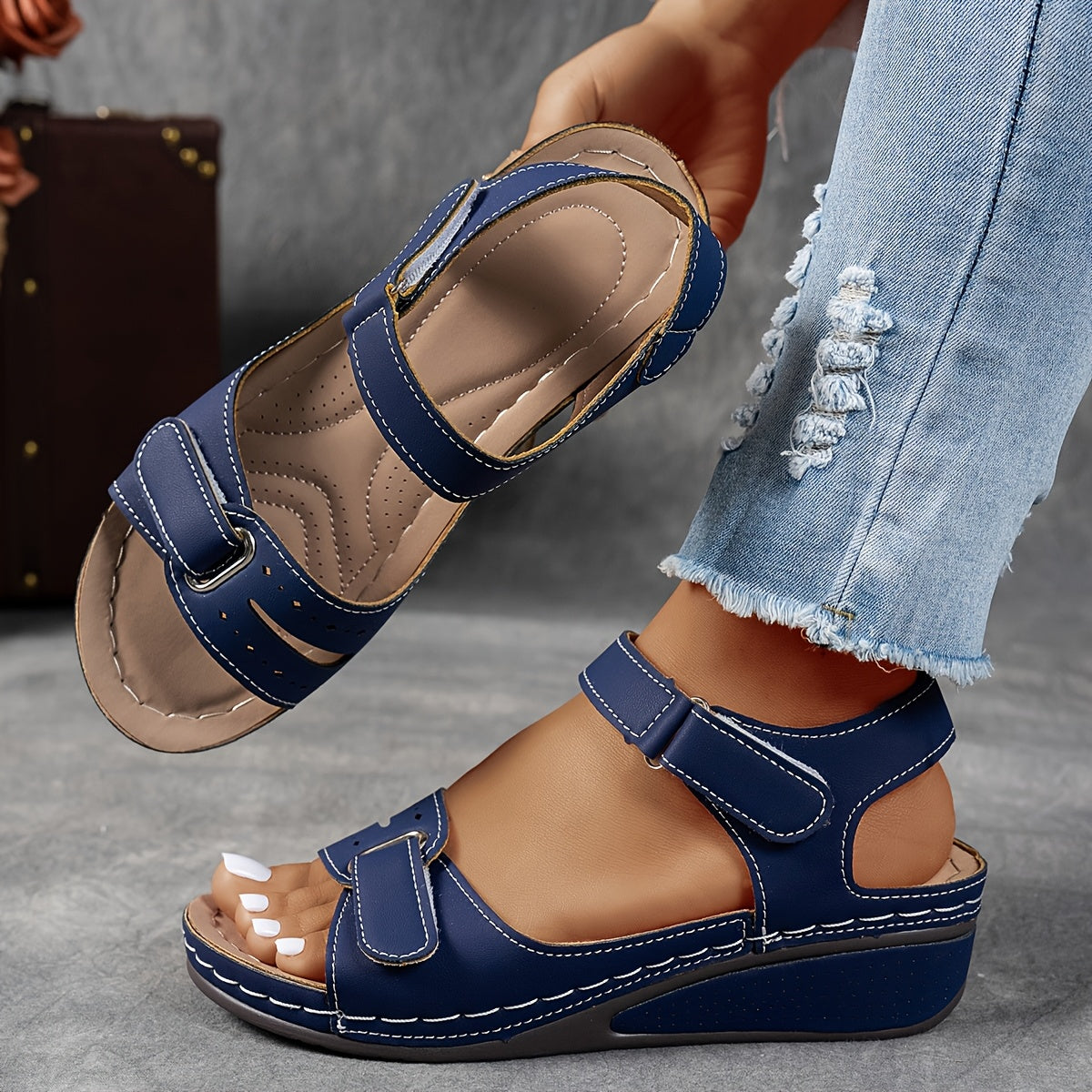 Venusa | Modische Keilsandalen aus Leder mit Halt