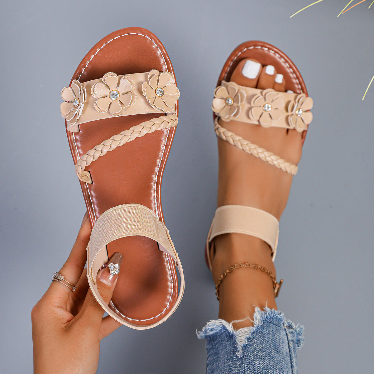 Loveline | Flache Komfort-Sandalen mit Blumenriemen und Sommer-Look