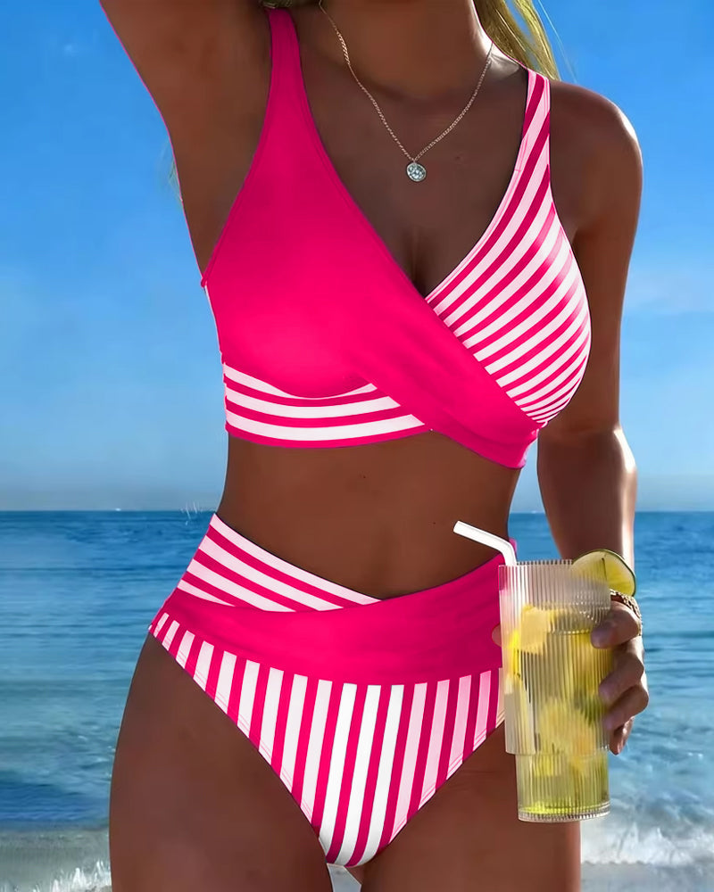 Marrie | Zweifarbiger Bikini mit maritimem Streifendesign
