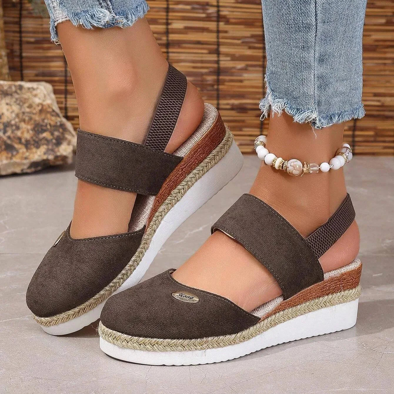 Freyja | stilvolle orthopädische Sandalen mit entspannendem Plateau und Belüftung