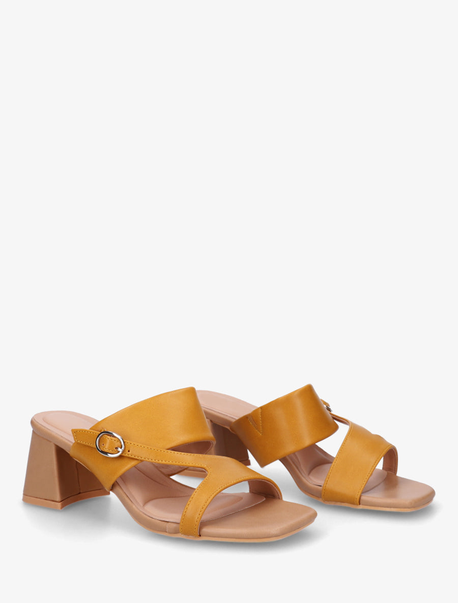 Plenda | Schlichte Sandalen mit asymmetrischem Riemen
