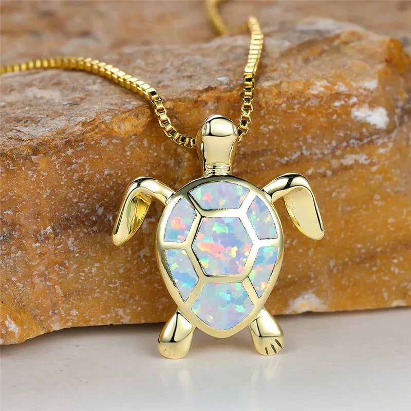 Jade | Schildkrötenanhänger in Grünfeueropal-Optik, Vintage-Halskette