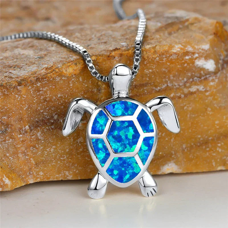 Jade | Schildkrötenanhänger in Grünfeueropal-Optik, Vintage-Halskette