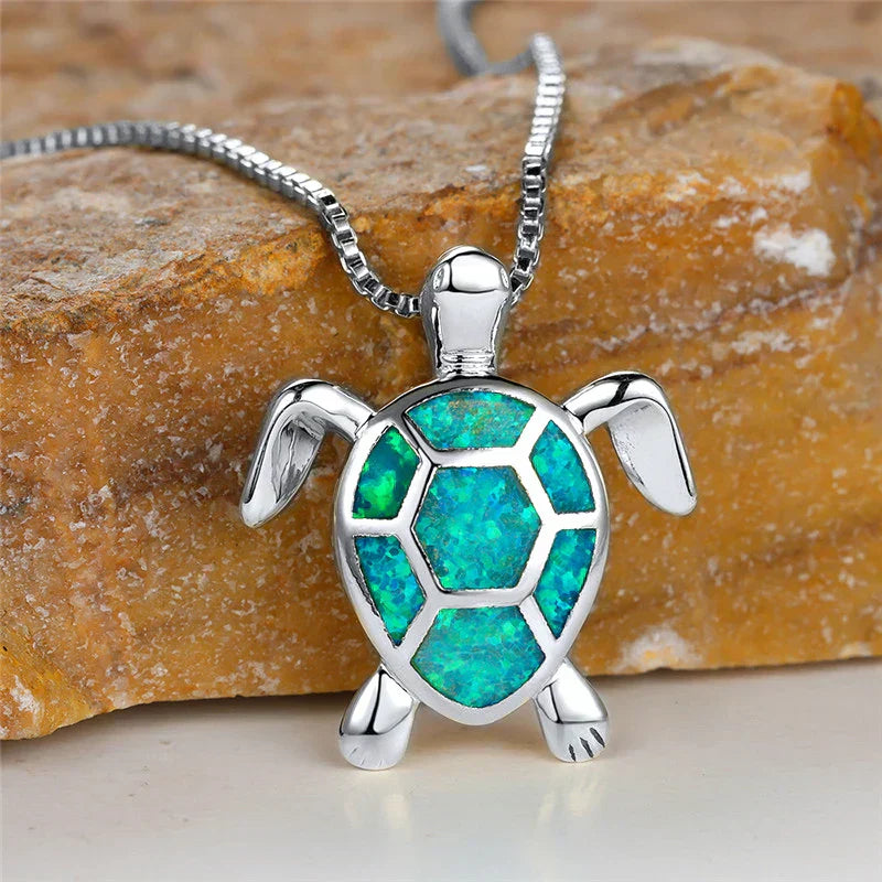 Jade | Schildkrötenanhänger in Grünfeueropal-Optik, Vintage-Halskette