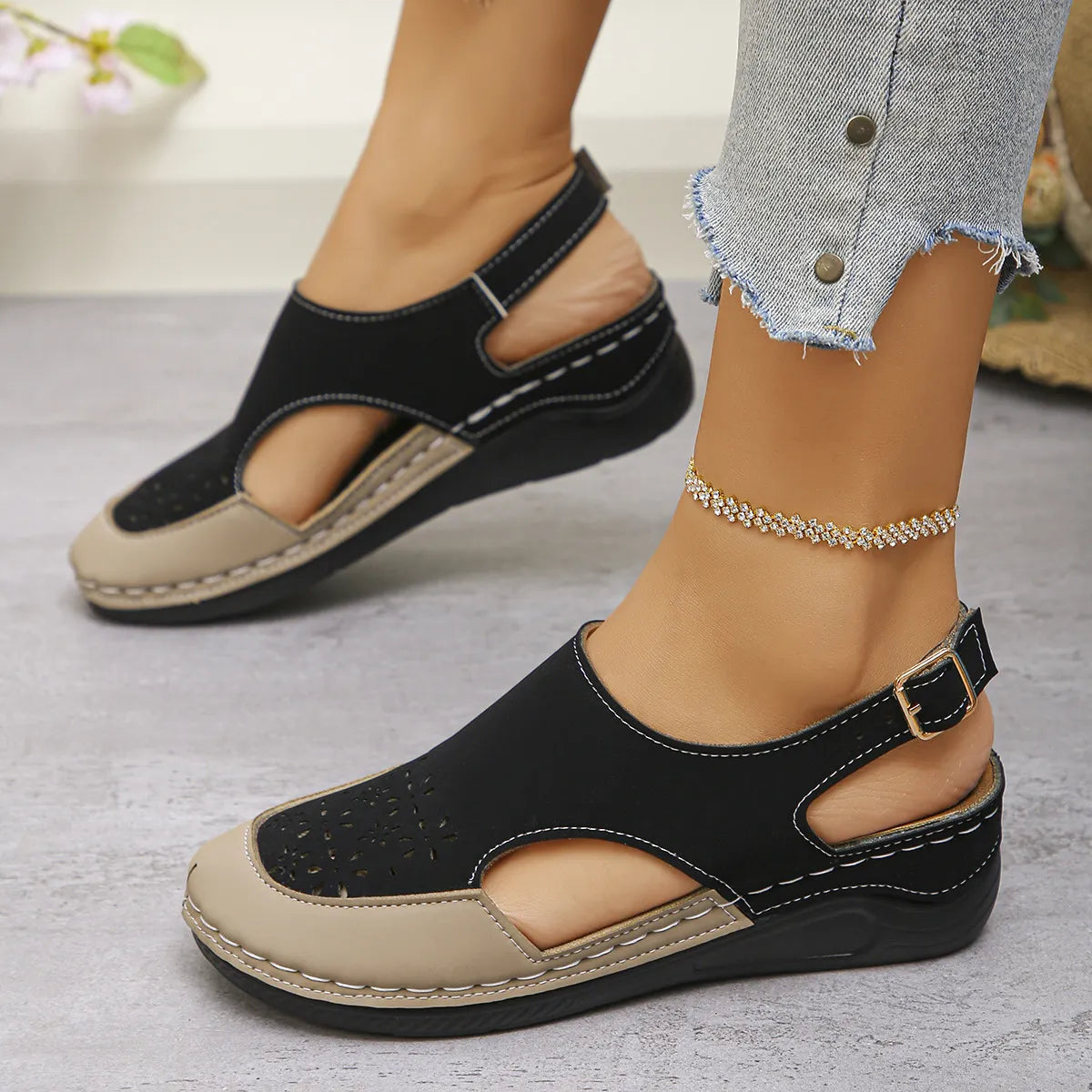 Ayiella | Weiche Keilsandalen mit verstellbarem Riemen
