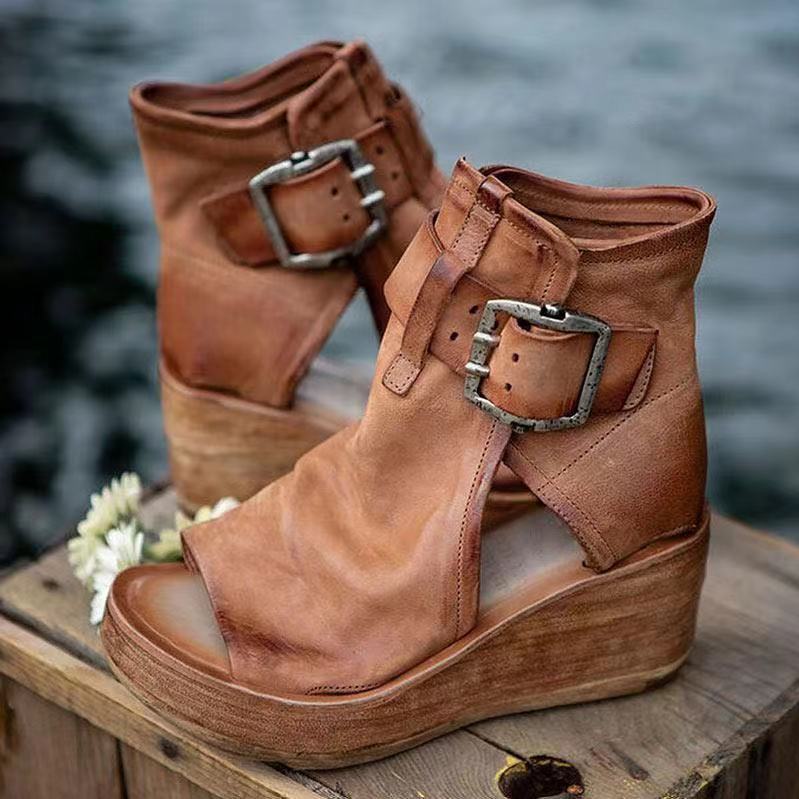 Jenja | Freizeitsandalen mit Schnallenriemen und Holzoptik-Sohle
