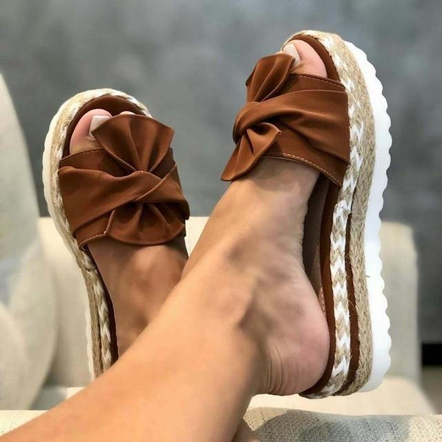 Qosella | Sandalen mit geflochtener Sohle und großer Schleife
