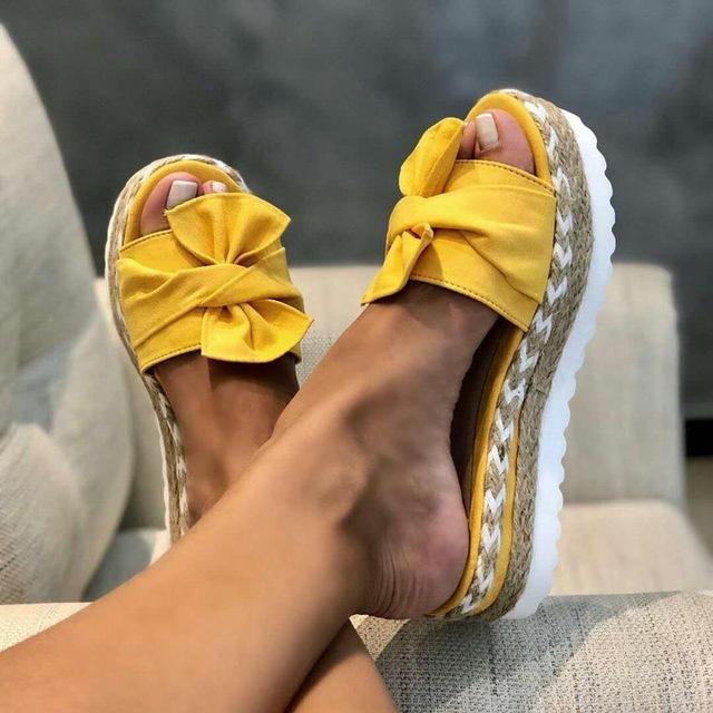 Qosella | Sandalen mit geflochtener Sohle und großer Schleife