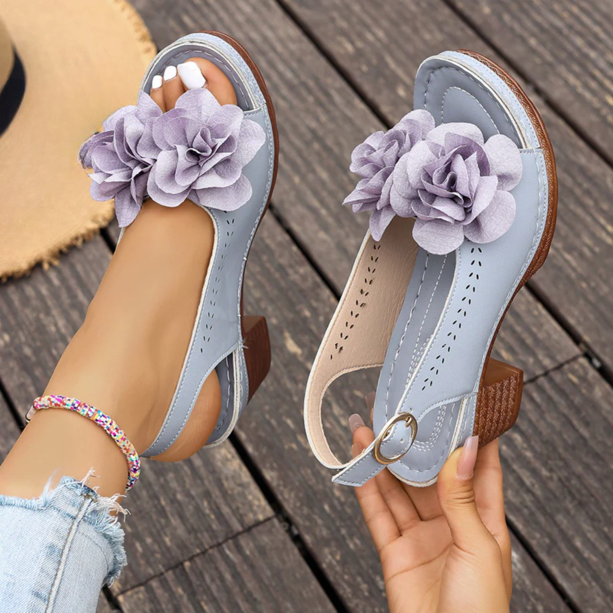 Florita | Sandalen mit Blockabsatz und 3D-Blütenapplikation