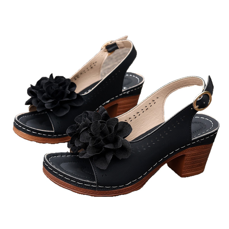 Florita | Sandalen mit Blockabsatz und 3D-Blütenapplikation